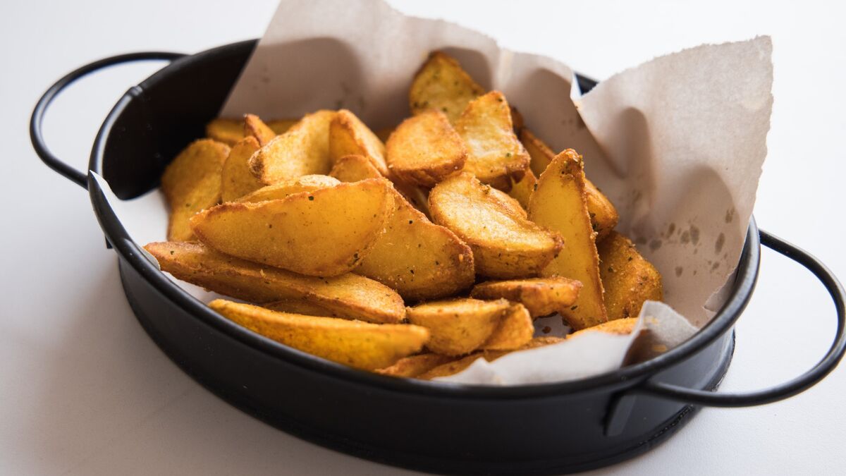 Вот как в ресторанах запекают хрустящий картофель: секрет до смешного прост