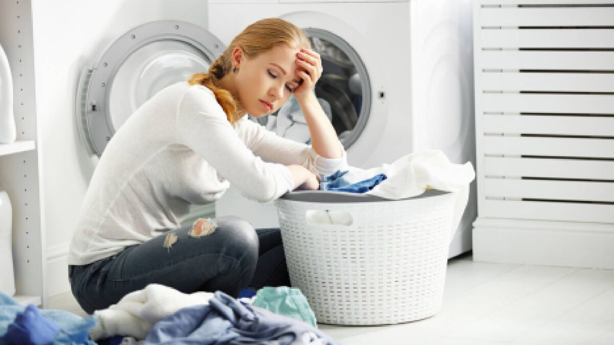 Не стоит надолго оставлять мокрое белье в стиральной машине: проблема не только в запахе
