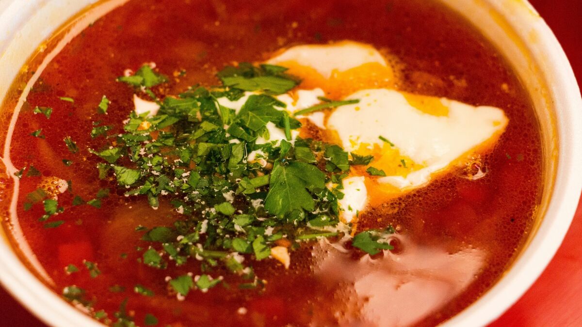 Этот ингредиент в борщ хозяйки добавляют по ошибке: без него суп вкуснее