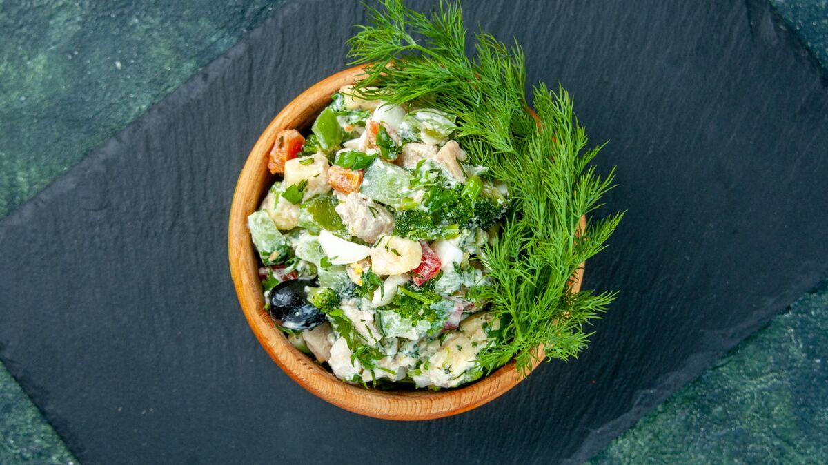 Не тратьте время на «шубу»: этот салат из селедки ничуть не хуже