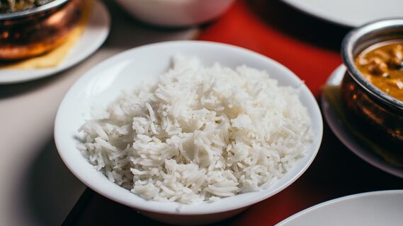 Рис точно получится рассыпчатым: промывать нужно вовсе не под краном