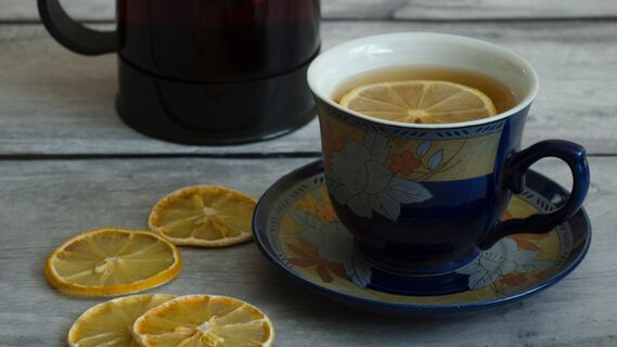 Так ли полезно пить чай с лимоном: врач дала честный ответ