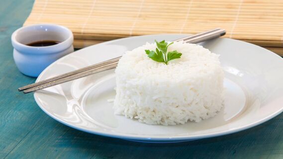 С этими хитростями рис получится рассыпчатым: шеф-повар дал простые рекомендации