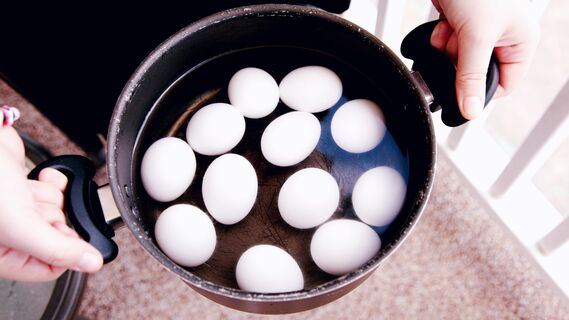 Уксус — не панацея: вот как сварить яйца, чтобы не растрескались