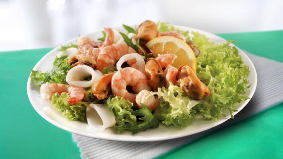 Вкуснейший салат с кальмаром от шеф-повара: гости будут нахваливать весь вечер