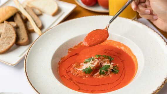 Этот крем-суп оценят худеющие: готовится из пары дешевых овощей